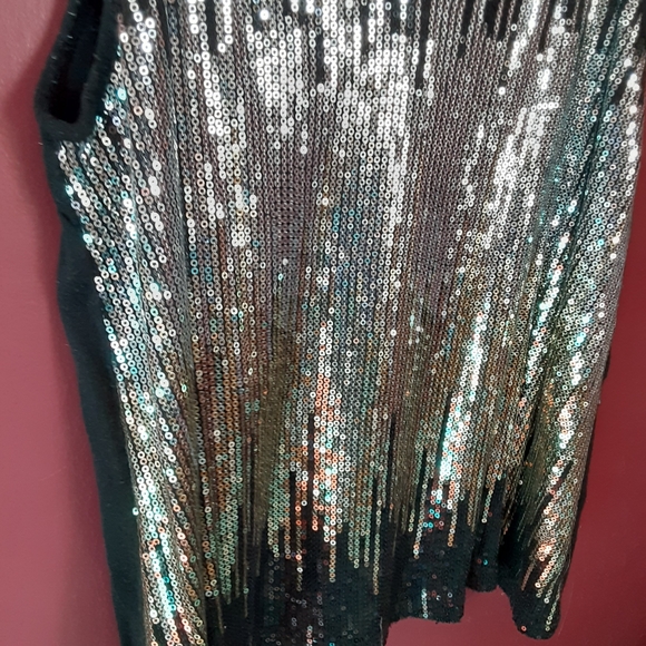 ❤️2/$25❤️ SEQUIN TANK TOP - Picture 2 of 3